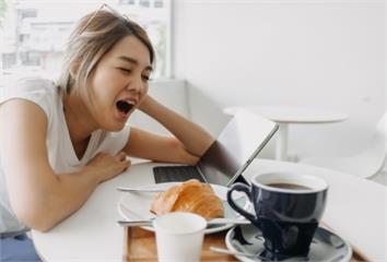 吃澱粉就想睡？營養師揭「暈碳真相」 恐讓你半夜醒...
