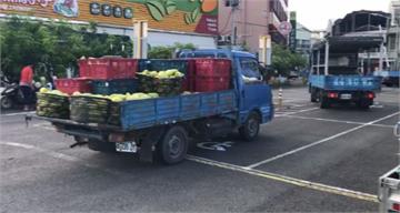 台南芒果滯銷農會出手收購 果農擠破頭搶交貨
