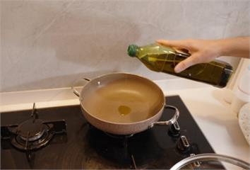 食用油驗出苯駢芘致癌物！專家點名「這3種食物」少...