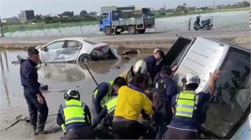 嘉義水上2車對撞翻落入田地 夫腦重創、妻一度失呼...