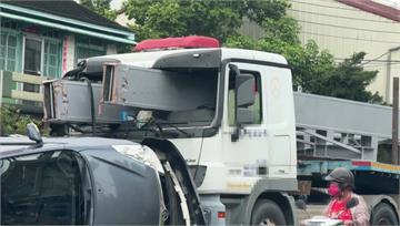 絕命終結站上演？曳引車撞休旅車 鋼骨從駕駛座穿出