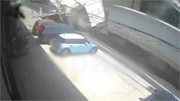 桃園貨車撞斷2電線杆「爆火光」波及5車 害161...