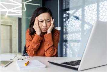 白內障開完「看東西變色」？醫曝真相 揭人工水晶體差異
