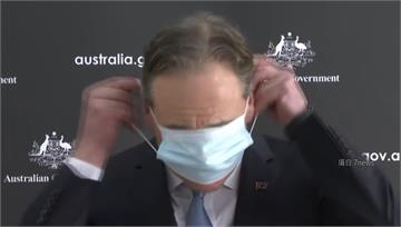 好糗！示範戴口罩 澳洲衛生部長蒙雙眼