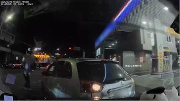 加油站內68歲男倒車衝撞 自己大喊「暴衝啦！」