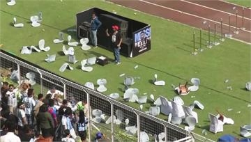 梅西印度行只現身20分鐘...球迷暴動砸設備 主...