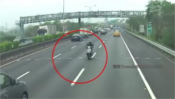 GTA玩太多？騎士國道逆向狂飆.攔車攀窗攻擊 遭警壓制畫面曝