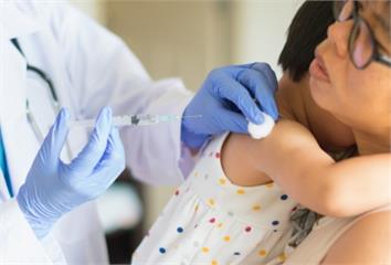嬰幼兒施打新冠疫苗又打常規疫苗　時間上怎麼安排？...
