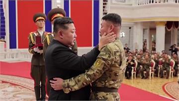 北韓援俄部隊傷亡慘重　金正恩跪地哀悼「哭紅眼」