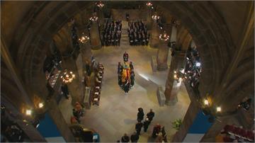 英國舉辦王室追思儀式 女王靈柩抵聖吉爾斯教堂