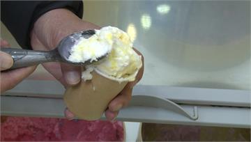 噁！外國客用公勺吃冰 店家：這還要提醒？