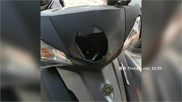 芒果從天而降！ 學生騎車經過遭砸「車殼破大洞」
