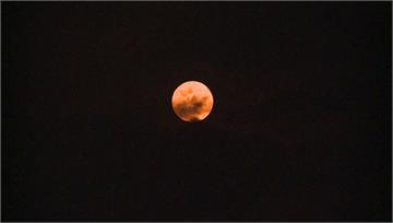 罕見「血月」高掛台東夜空？ 氣象局：髒空氣折射
