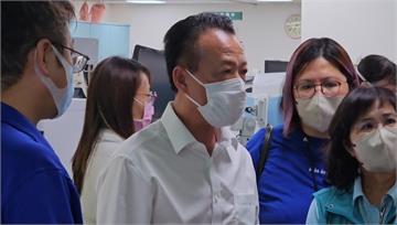 國中棒球隊車禍8人送醫　翁章梁抵醫院探視：研議專...