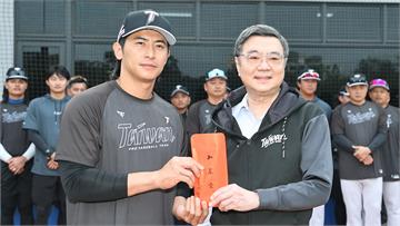 WBC／卓榮泰南下為中華隊集訓加油 致贈20萬加...