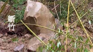 梅花颱風外圍環流影響 新竹石磊道路土石坍方、巨石...
