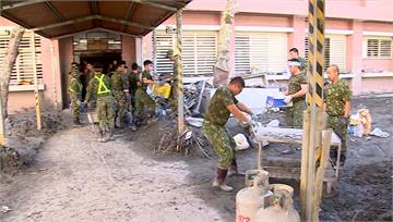 光復國中積1米厚淤泥！國軍派230人前往 拚週五...