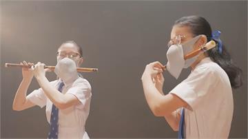 香港25週年慶祝影片 學生「戴罩吹笛子」引網批評