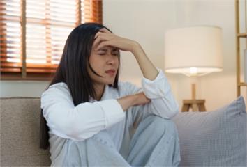 下午想睡、大便黏馬桶？中醫示警恐「濕氣重」 4個身體訊號快自測