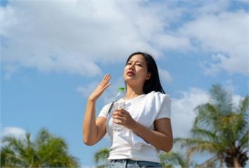 立秋注意「肺燥傷肺」徵兆  中醫教按「3穴道」緩...