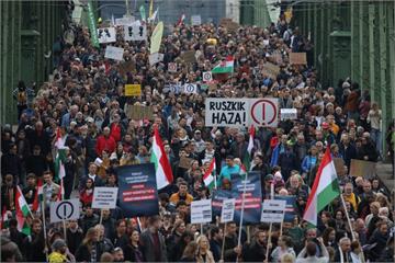 匈牙利通膨失控 數萬民眾大規模遊行抗議政府