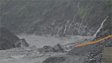 高雄明霸克露橋便道遭沖毀 370人受困快斷炊！啟...