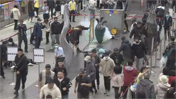 市政府站「高強度演練」模擬汽油彈、持刀攻擊 蔣萬...