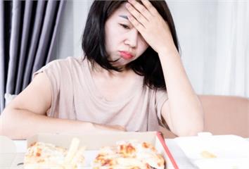 吃太多狂做高強度運動補救？醫曝「隱藏危機」  這...