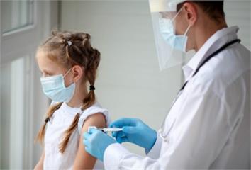 每5確診者就有1兒童打疫苗真的能防MIS-C？導...