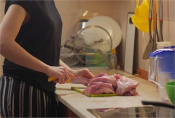 你也這樣洗？醫示警「這1食材」恐噴滿沙門氏菌 很...