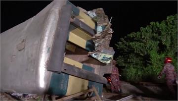 孟加拉火車追撞車廂出軌 17死上百人傷