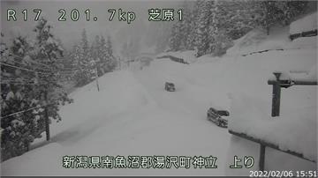 強烈冷氣團降大雪 日本新潟縣積雪1層樓