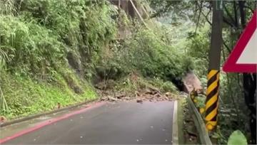 驚！大雨釀三峽台111線道「土石崩落」　雙向封閉
