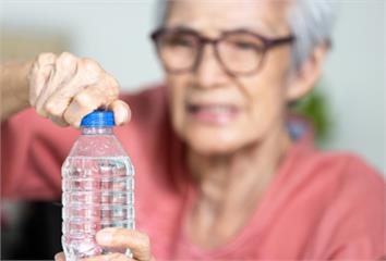 握力太弱恐致恐「5大疾病」！最新研究示警 高血壓...