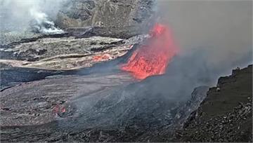 夏威夷基勞亞火山持續噴發12H！熔岩噴「30層樓...