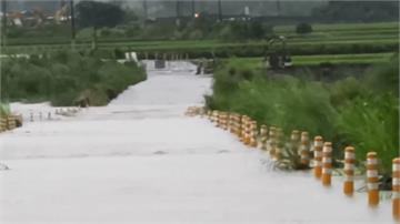 花蓮崙天大橋便道淹水緊急封閉 禁人車通行