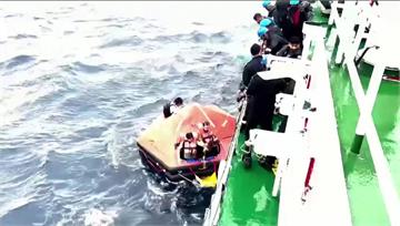 貨輪印度洋翻覆！ 軍艦出動救援24人獲救