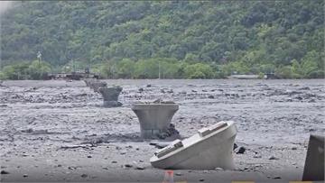 馬太鞍溪橋遭泥水沖斷... 交長掛保證：10/1...