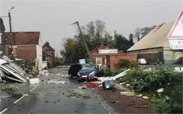 龍捲風吹毀法國小鎮2/3房屋 釀1傷、150人疏...