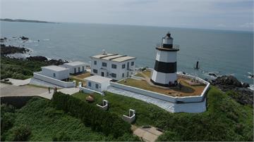 長年風吹雨打 台灣最北「富貴角燈塔」1/15起封...