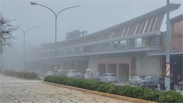 濃霧籠罩！金門機場航班全取消 千人受影響