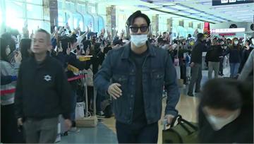 Super Junior抵達高雄了！ 粉絲擠爆小...