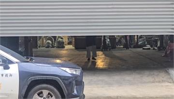 搬運200公斤「水晶洞」不慎　19歲搬家工人遭砸...