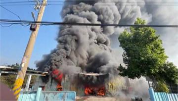 疑神明廳點香釀災 彰化田尾工廠陷火海、黑煙沖天