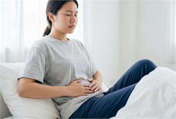 小腹變大、經血暴增？醫揭「子宮肌瘤5徵兆」  很...