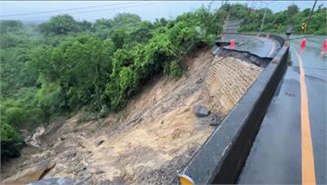 龍崎路基崩落「電杆滑下邊坡」 7戶一度停電