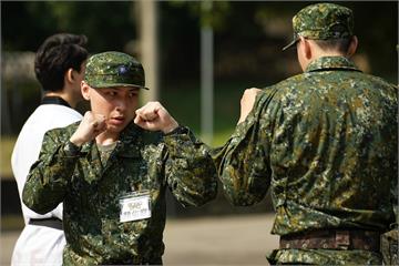 《九條好漢在一班》近身格鬥遭壓制不氣餒　顏佑庭軍...