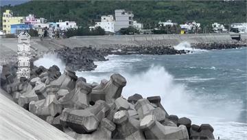 山陀兒颱風逼近 台東富岡漁港浪高2米