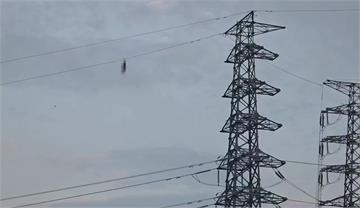 桃園龜山高壓電塔驚傳命案！ 1男子高掛約20層樓...