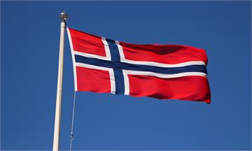 挪威突宣布解封 民眾上街狂歡如跨年